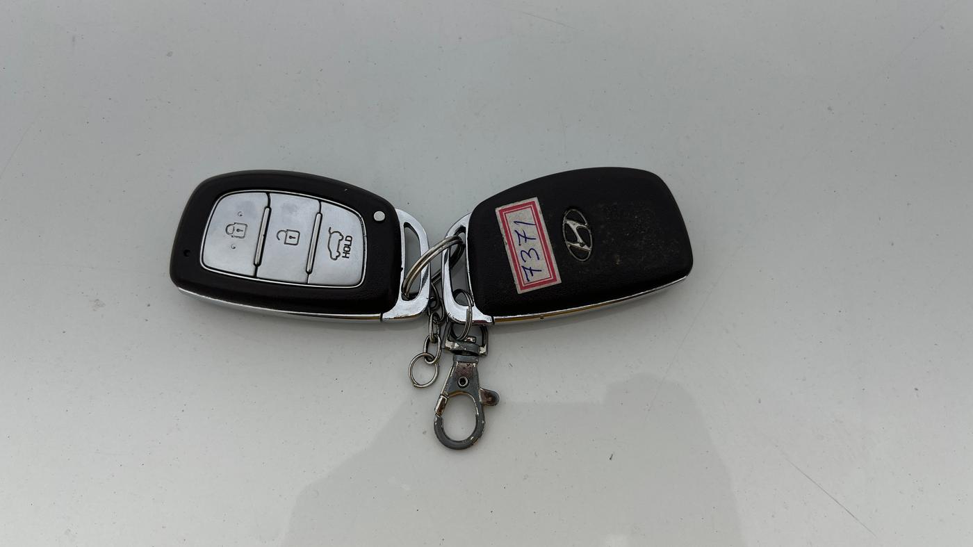 2017 Hyundai Creta SX PLUS AT 1.6 DIESEL, Diesel, Automatic, 1,11,642 km, Key Close Up