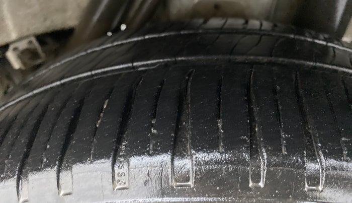 2016 Mahindra Kuv100 K8 D 5 STR, Diesel, Manual, 63,991 km, Left Rear Tyre Tread