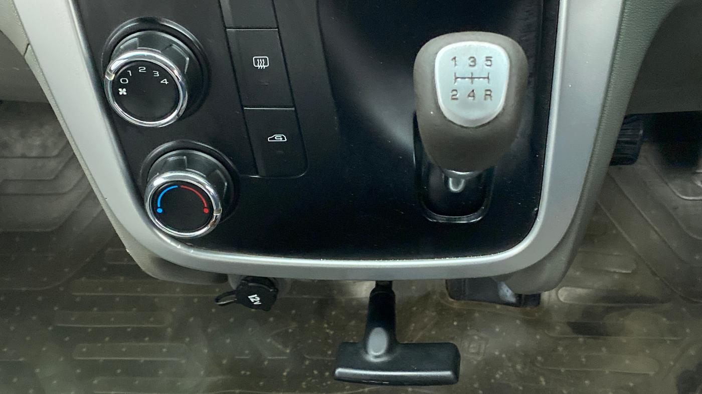 2016 Mahindra Kuv100 K8 D 5 STR, Diesel, Manual, 63,991 km, Gear Lever