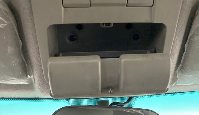 2016 Mahindra Kuv100 K8 D 5 STR, Diesel, Manual, 63,991 km, Ceiling - Sun Glass Holder not working