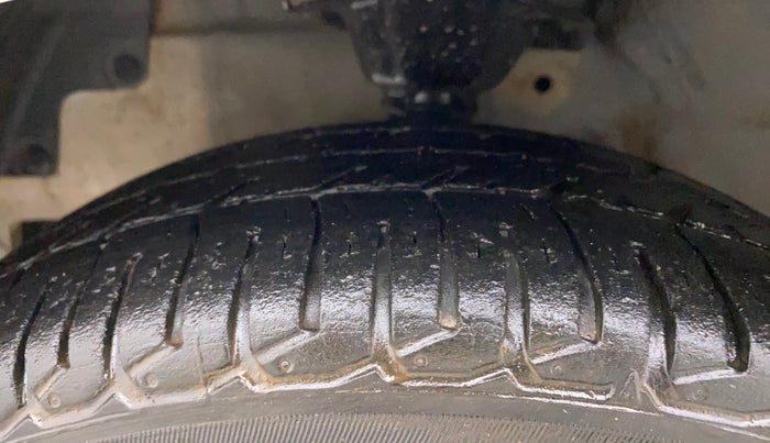2018 Hyundai Eon MAGNA +, Petrol, Manual, 75,822 km, Left Front Tyre Tread