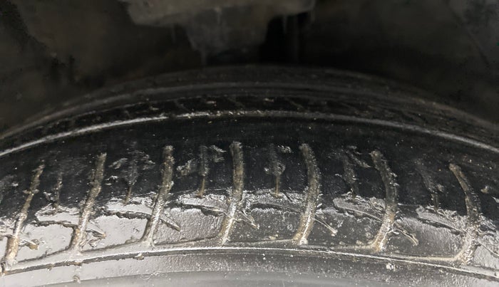 2012 Hyundai Verna FLUIDIC 1.4 VTVT, Petrol, Manual, 1,06,187 km, Right Front Tyre Tread