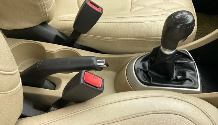 2012 Hyundai Verna FLUIDIC 1.4 VTVT, Petrol, Manual, 1,06,187 km, Gear Lever