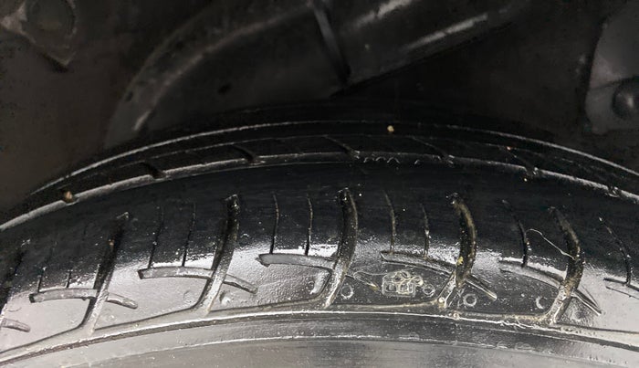 2012 Hyundai Verna FLUIDIC 1.4 VTVT, Petrol, Manual, 1,06,187 km, Left Rear Tyre Tread