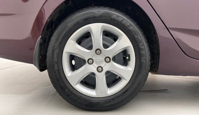 2012 Hyundai Verna FLUIDIC 1.4 VTVT, Petrol, Manual, 1,06,187 km, Right Rear Wheel
