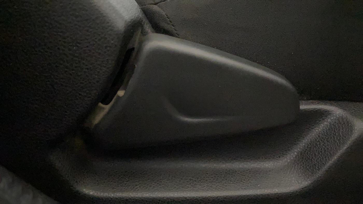 2019 Renault Kwid RXL, Petrol, Manual, 50,118 km, Driver Side Adjustment Panel