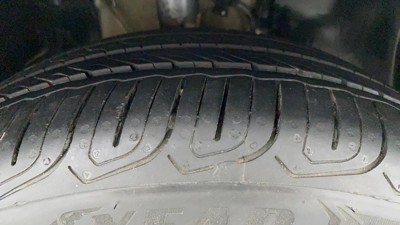 2021 Tata ALTROZ XZ 1.5 RTQ, Diesel, Manual, 40,007 km, Right Front Tyre Tread