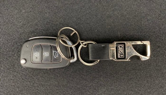 2019 Hyundai VENUE S 1.2, Petrol, Manual, 58,966 km, Key Close Up