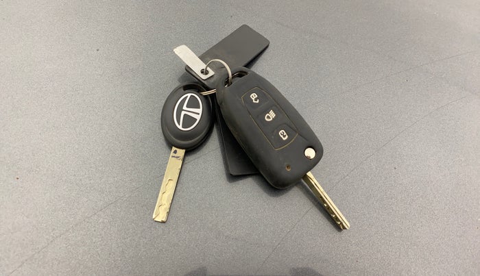 2020 Tata Tiago XZA PLUS PETROL, Petrol, Automatic, 70,575 km, Key Close Up