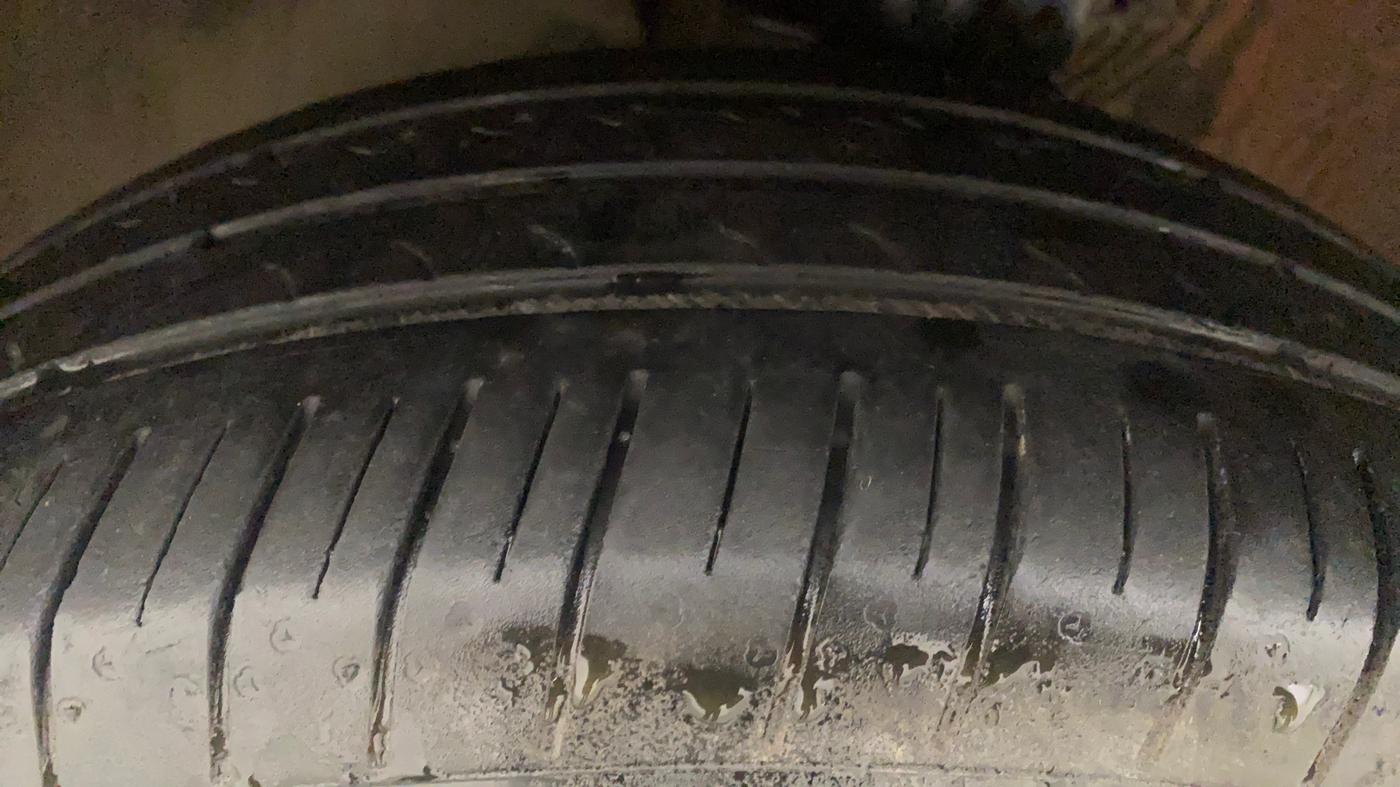 2014 Volkswagen Polo HIGHLINE1.2L, Petrol, Manual, 96,061 km, Left Front Tyre Tread