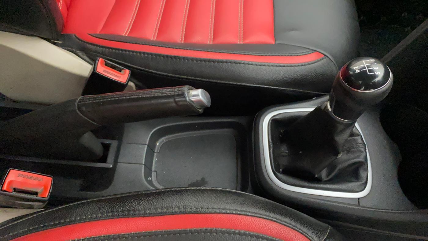 2014 Volkswagen Polo HIGHLINE1.2L, Petrol, Manual, 96,061 km, Gear Lever