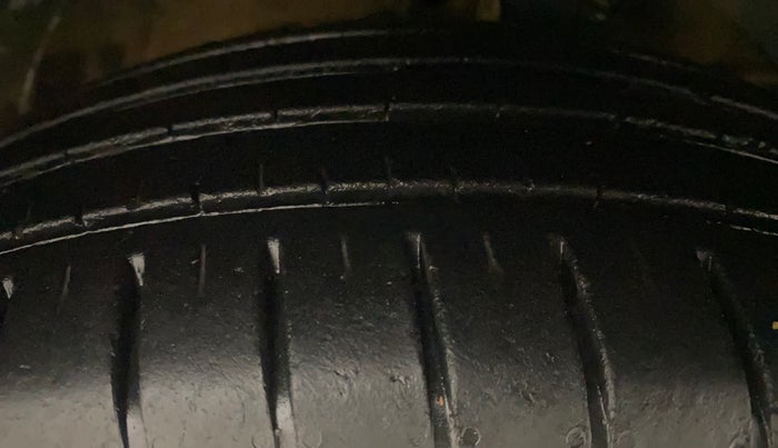 2023 Maruti Swift ZXI PLUS AMT DUAL TONE, Petrol, Automatic, 19,538 km, Right Front Tyre Tread