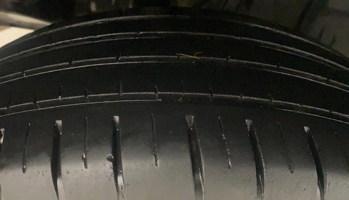 2023 Maruti Swift ZXI PLUS AMT DUAL TONE, Petrol, Automatic, 19,538 km, Right Rear Tyre Tread