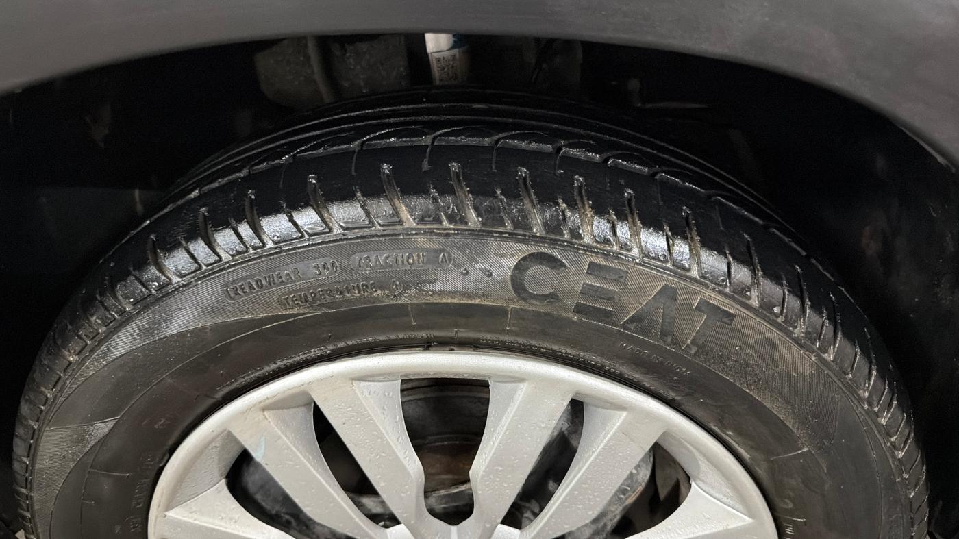2019 Tata TIAGO NRG PETROL, CNG, Manual, 92,046 km, Right Front Tyre Tread