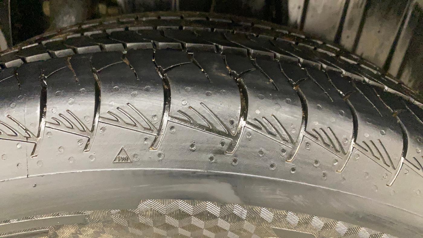 2019 Mahindra XUV300 W8 (O) 1.5 DIESEL, Diesel, Manual, 66,337 km, Left Rear Tyre Tread