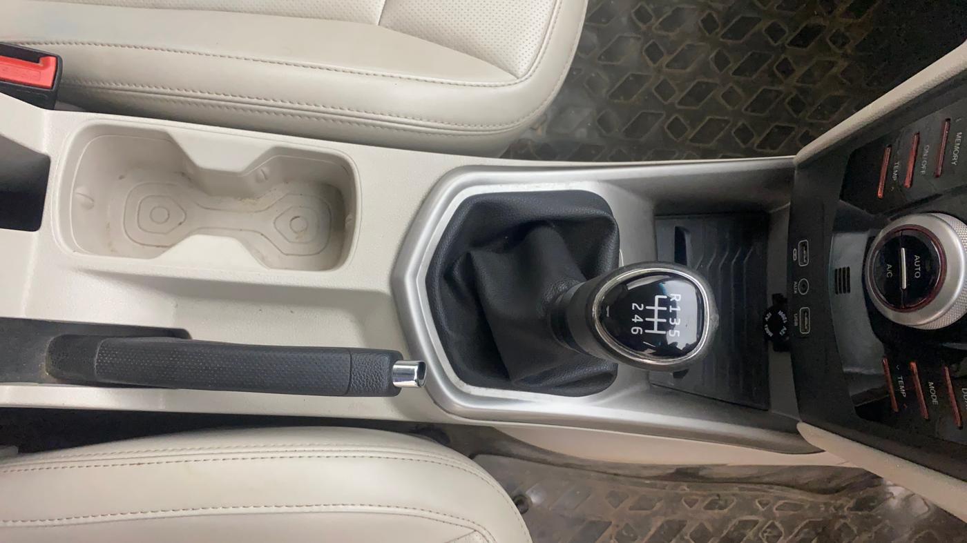 2019 Mahindra XUV300 W8 (O) 1.5 DIESEL, Diesel, Manual, 66,337 km, Gear Lever