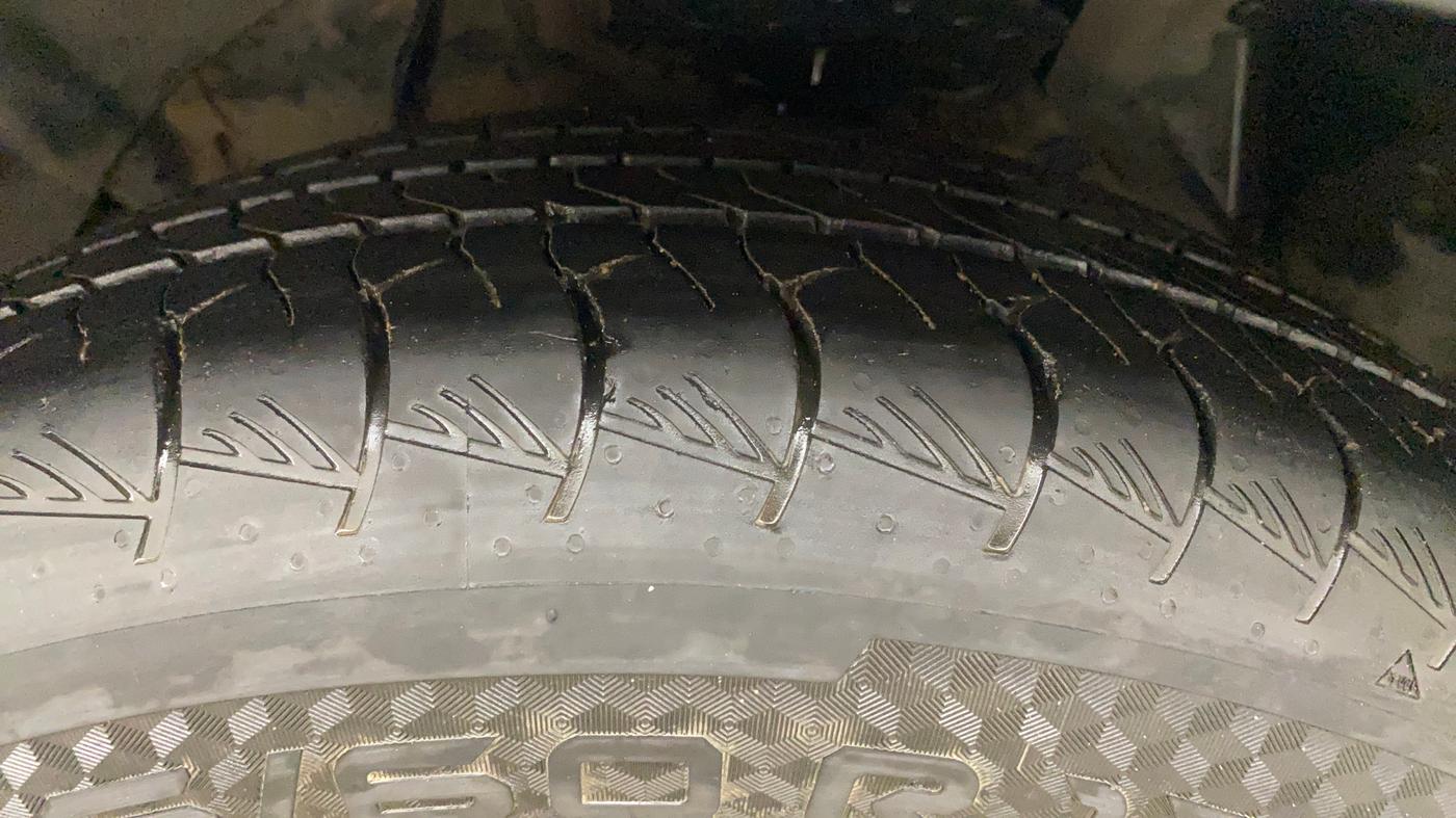 2019 Mahindra XUV300 W8 (O) 1.5 DIESEL, Diesel, Manual, 66,337 km, Left Front Tyre Tread