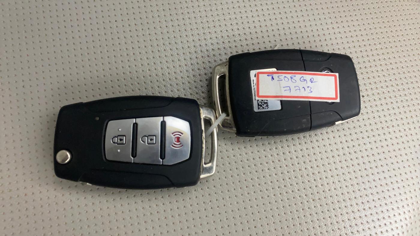 2019 Mahindra XUV300 W8 (O) 1.5 DIESEL, Diesel, Manual, 66,337 km, Key Close Up