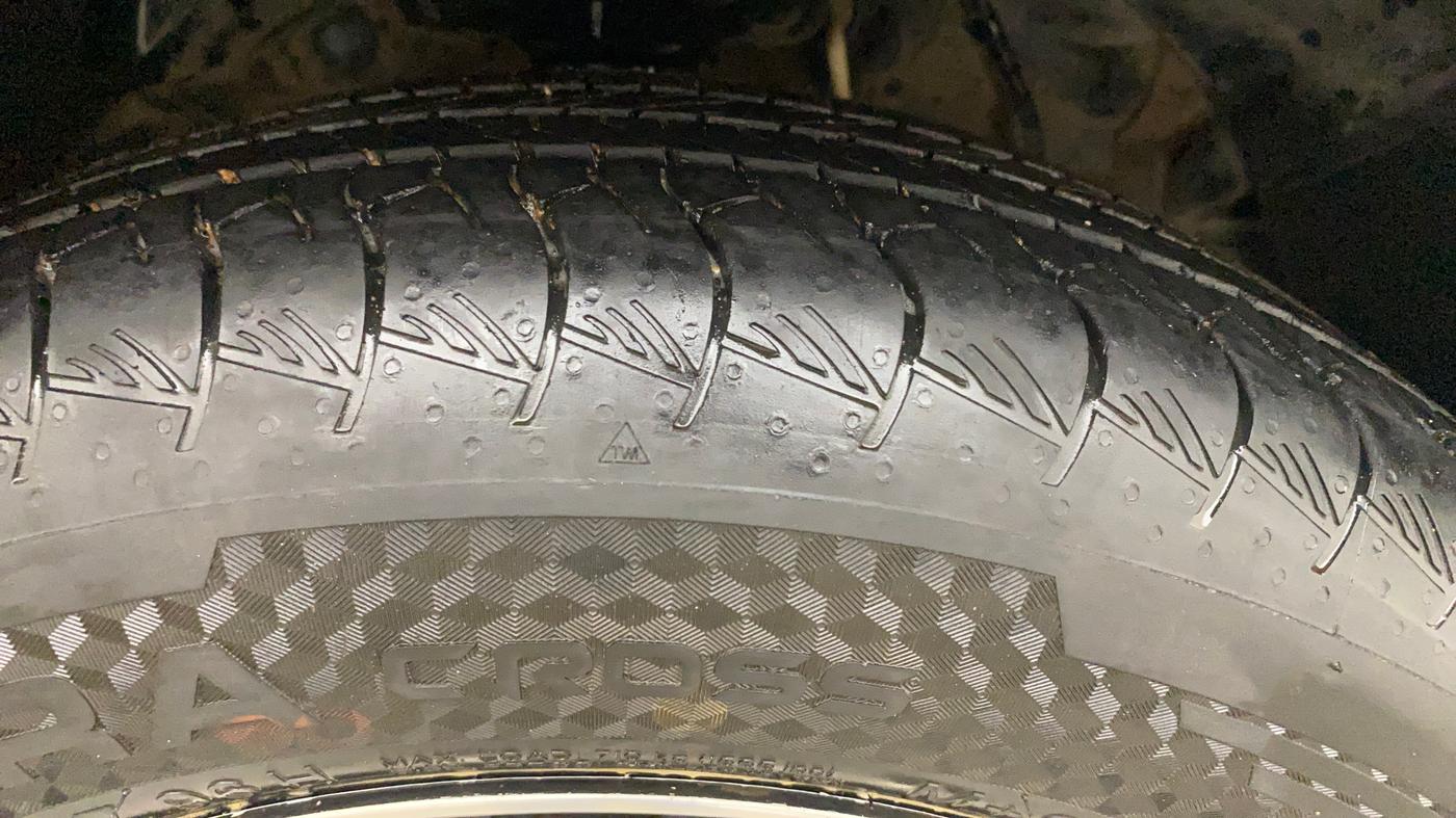 2019 Mahindra XUV300 W8 (O) 1.5 DIESEL, Diesel, Manual, 66,337 km, Right Front Tyre Tread