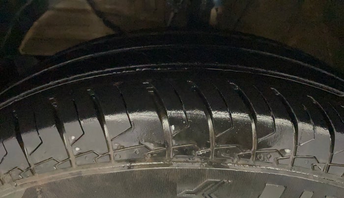 2022 Maruti Swift VXI AMT, Petrol, Automatic, 19,257 km, Left Front Tyre Tread