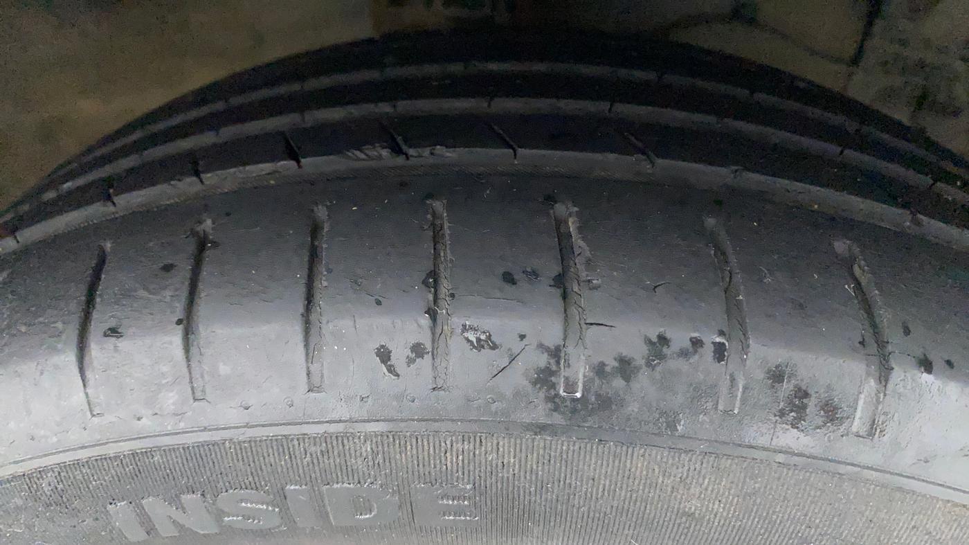 2017 Maruti Ciaz ALPHA 1.4 PETROL, Petrol, Manual, 52,917 km, Right Front Tyre Tread