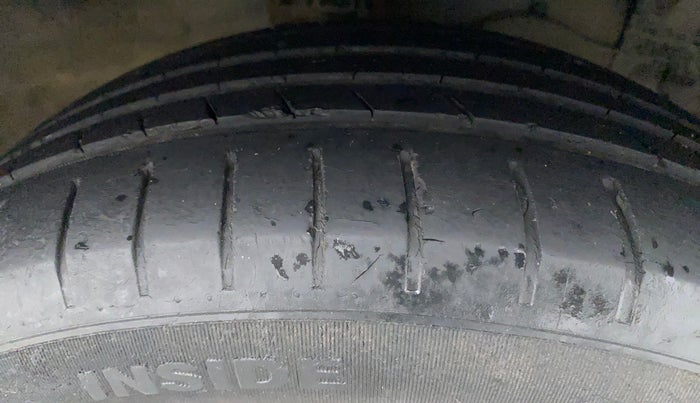 2017 Maruti Ciaz ALPHA 1.4 PETROL, Petrol, Manual, 52,917 km, Right Front Tyre Tread