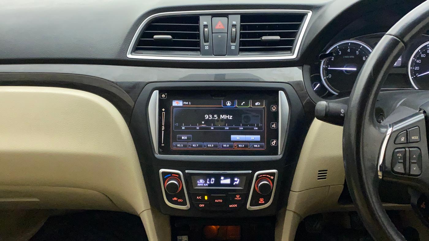 2017 Maruti Ciaz ALPHA 1.4 PETROL, Petrol, Manual, 52,917 km, Air Conditioner
