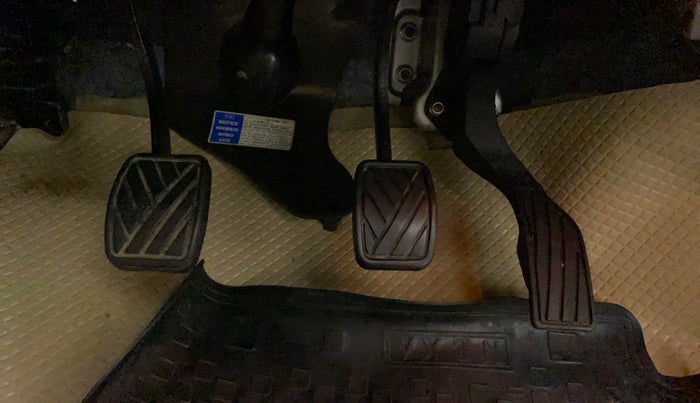 2017 Maruti Ciaz ALPHA 1.4 PETROL, Petrol, Manual, 52,917 km, Pedals