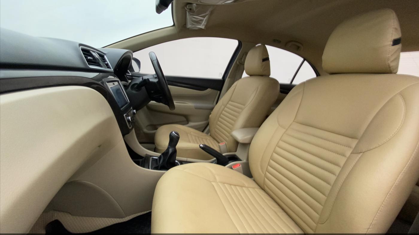 2017 Maruti Ciaz ALPHA 1.4 PETROL, Petrol, Manual, 52,917 km, Right Side Front Door Cabin