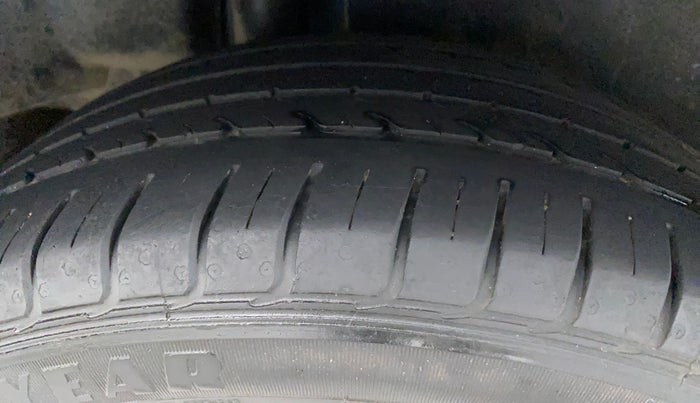 2017 Maruti Ciaz ALPHA 1.4 PETROL, Petrol, Manual, 52,917 km, Right Rear Tyre Tread