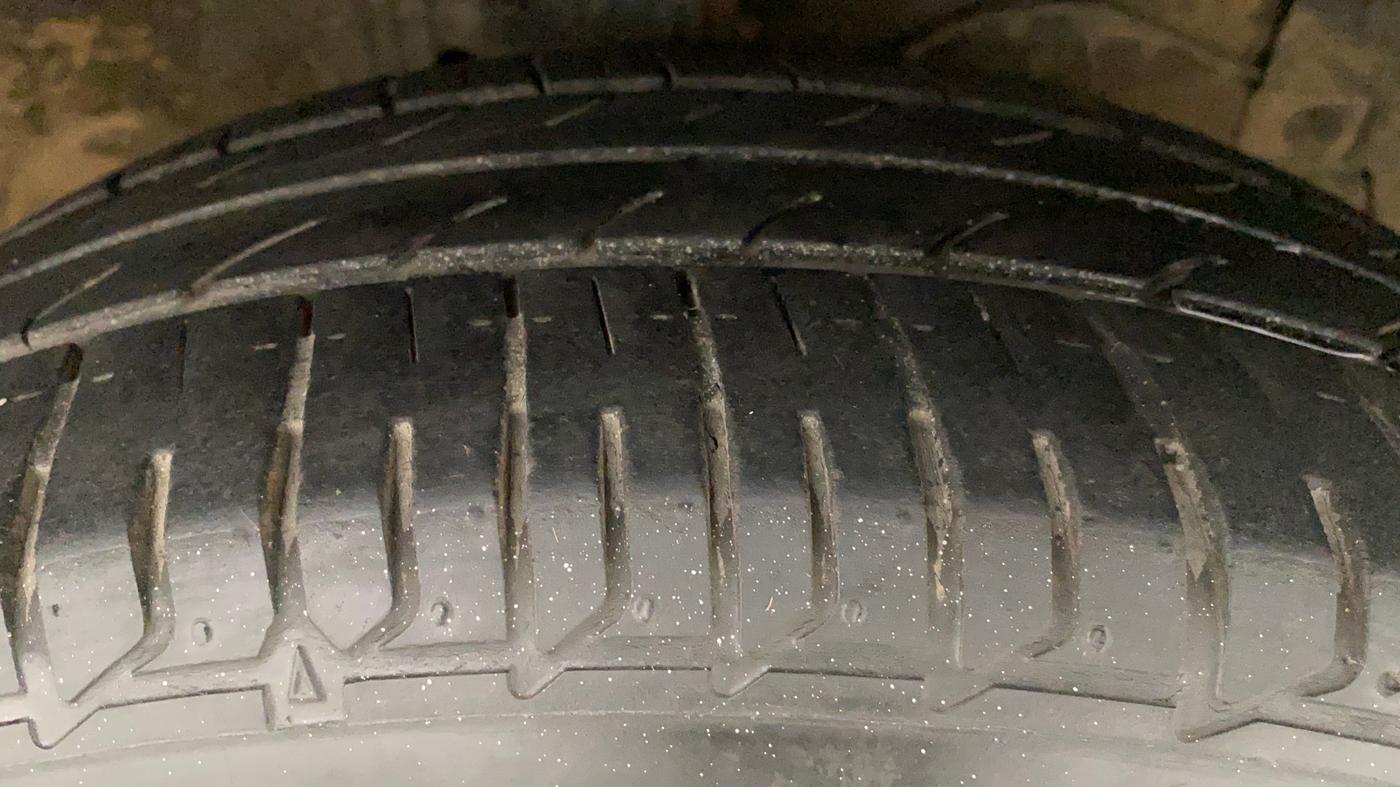 2016 Maruti Ciaz ZXI+, Petrol, Manual, 84,066 km, Right Front Tyre Tread