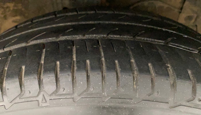 2016 Maruti Ciaz ZXI+, Petrol, Manual, 84,066 km, Right Front Tyre Tread
