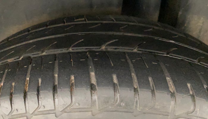 2016 Maruti Ciaz ZXI+, Petrol, Manual, 84,066 km, Left Rear Tyre Tread