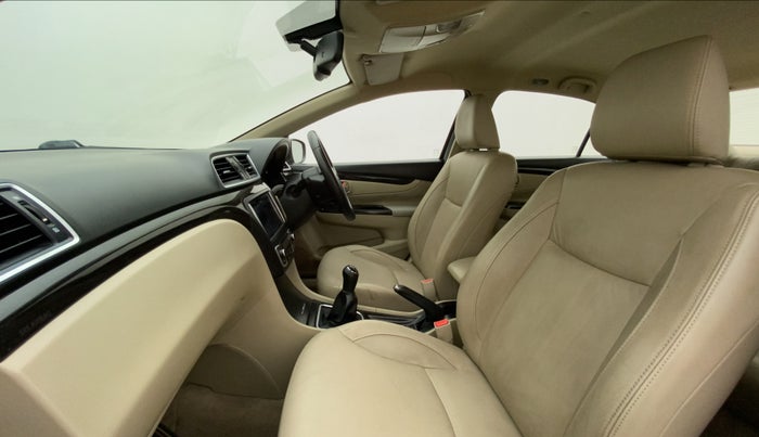 2016 Maruti Ciaz ZXI+, Petrol, Manual, 84,066 km, Right Side Front Door Cabin
