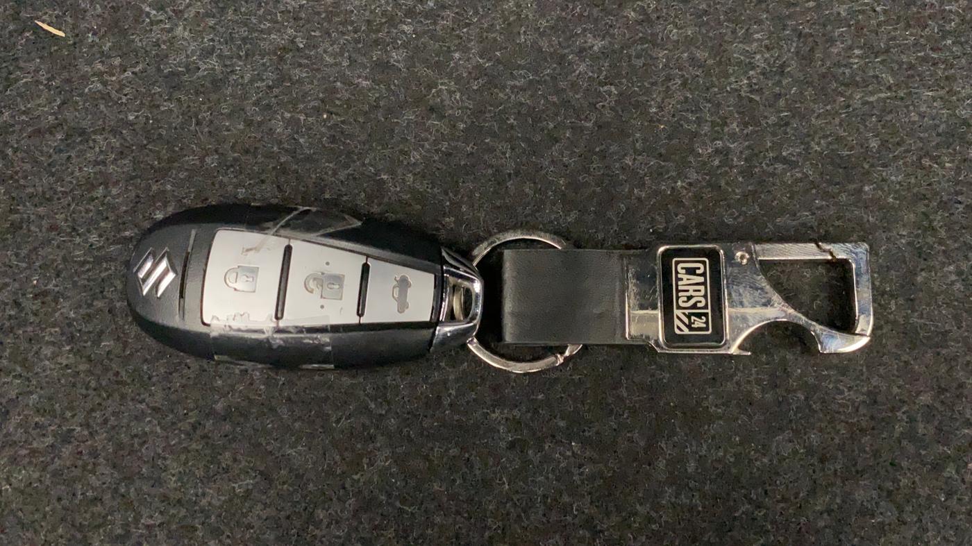 2016 Maruti Ciaz ZXI+, Petrol, Manual, 84,066 km, Key Close Up