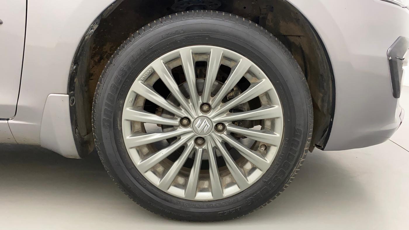 2016 Maruti Ciaz ZXI+, Petrol, Manual, 84,066 km, Right Front Wheel