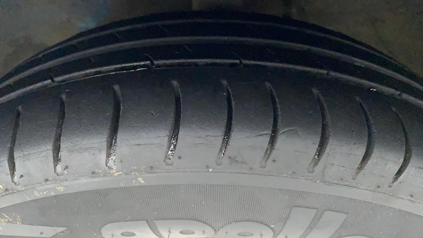 2017 Maruti Alto 800 VXI, Petrol, Manual, 63,622 km, Left Front Tyre Tread