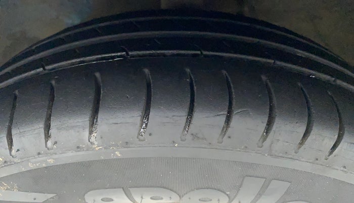 2017 Maruti Alto 800 VXI, Petrol, Manual, 63,622 km, Left Front Tyre Tread