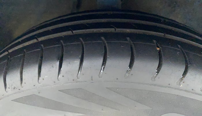 2017 Maruti Alto 800 VXI, Petrol, Manual, 63,622 km, Right Front Tyre Tread