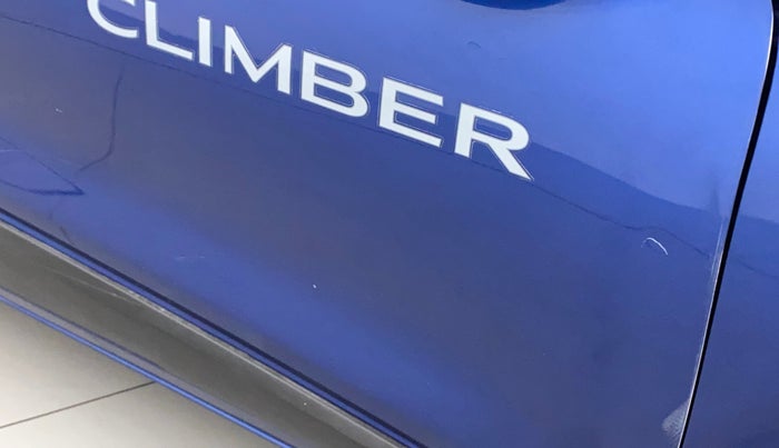 2018 Renault Kwid CLIMBER 1.0 AMT, Petrol, Automatic, 1,19,385 km, Driver-side door - Minor scratches