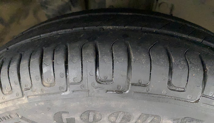 2018 Renault Kwid CLIMBER 1.0 AMT, Petrol, Automatic, 1,19,385 km, Right Front Tyre Tread
