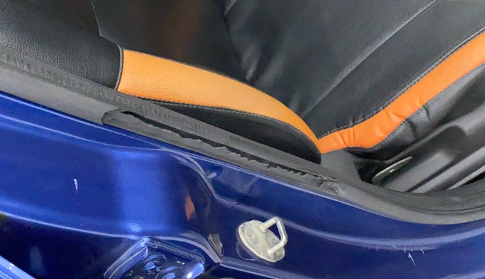 2018 Renault Kwid CLIMBER 1.0 AMT, Petrol, Automatic, 1,19,385 km, Driver-side door - Beading has minor damage