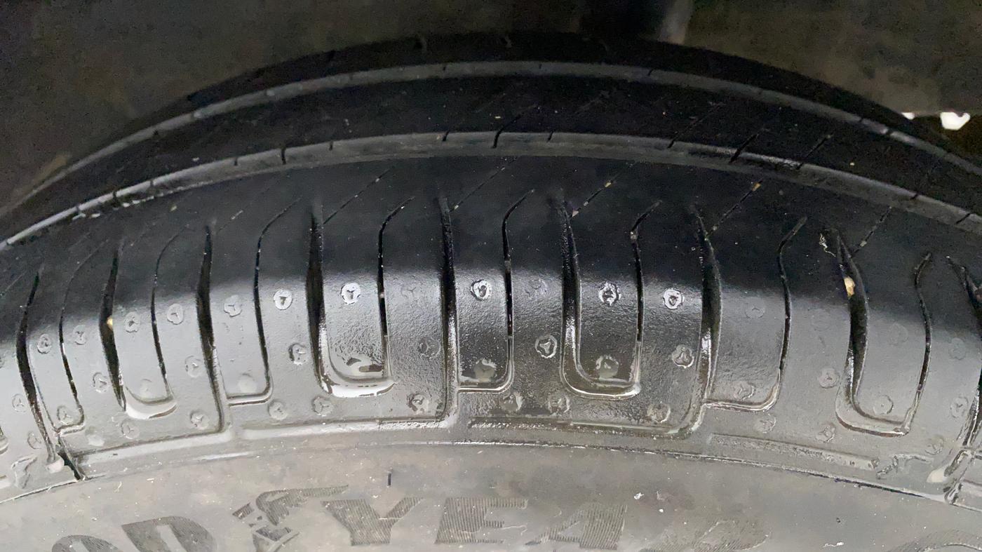 2018 Renault Kwid CLIMBER 1.0 AMT, Petrol, Automatic, 1,19,385 km, Left Rear Tyre Tread