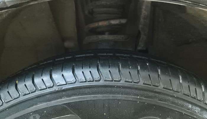 2020 Renault TRIBER RXT, Petrol, Manual, 58,283 km, Left Front Tyre Tread