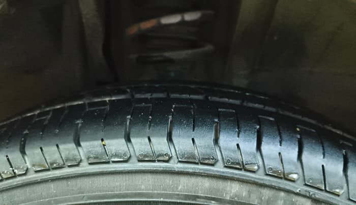 2020 Renault TRIBER RXT, Petrol, Manual, 58,283 km, Right Front Tyre Tread
