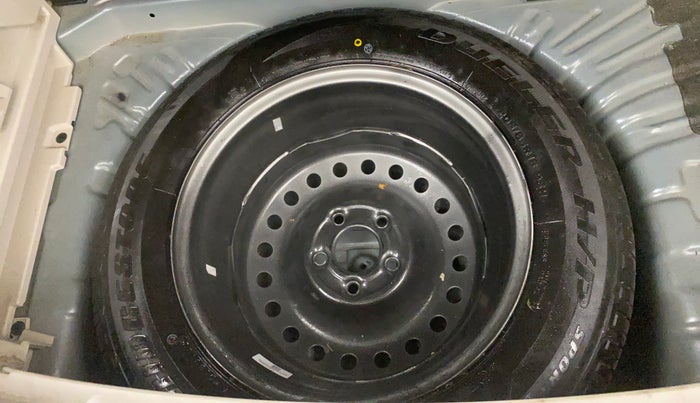 2022 Mahindra XUV300 W8 (O) 1.2 PETROL AMT, Petrol, Automatic, 35,215 km, Spare Tyre