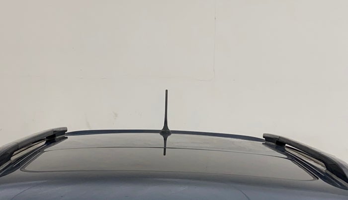 2022 Mahindra XUV300 W8 (O) 1.2 PETROL AMT, Petrol, Automatic, 35,215 km, Moonroof/ Sunroof