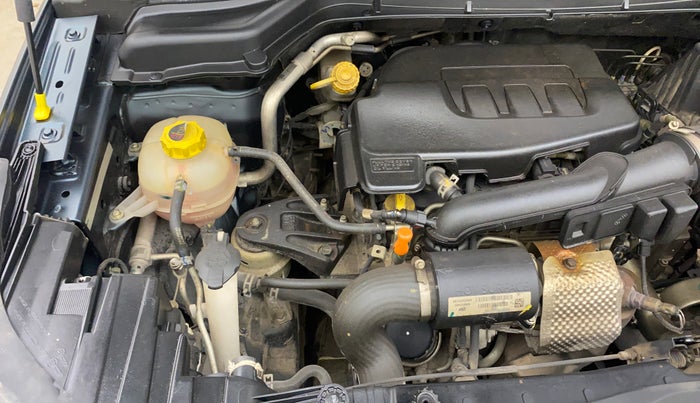 2022 Mahindra XUV300 W8 (O) 1.2 PETROL AMT, Petrol, Automatic, 35,215 km, Engine View - Right