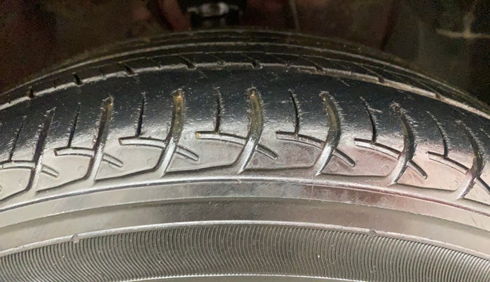 2019 Hyundai Elite i20 SPORTZ PLUS  1.2 CVT, Petrol, Automatic, 30,627 km, Right Front Tyre Tread