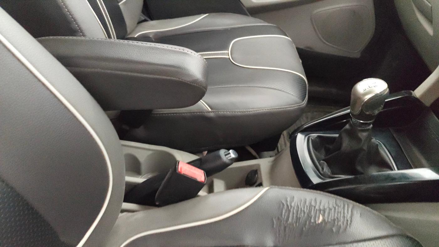 2016 Ford Ecosport TITANIUM 1.5L PETROL, Petrol, Manual, 1,22,788 km, Gear Lever
